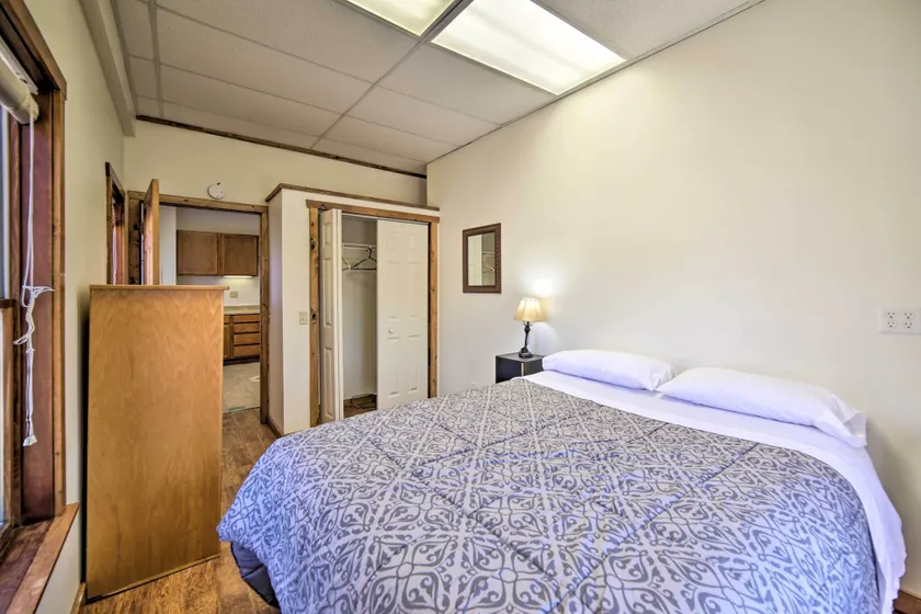 2 Mi to Ice Caves: Pet-friendly Eben Junction Apt - Interior