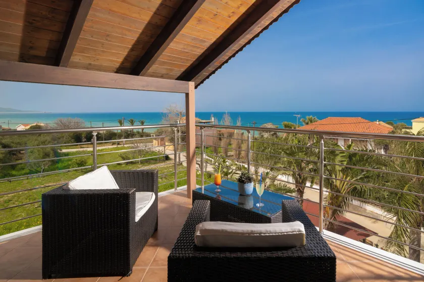 Armonia Studios & Apartments - Image 1