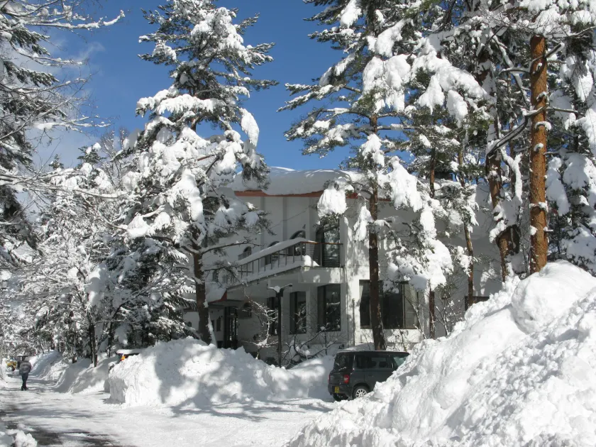 White Horse Hotel - Image 1