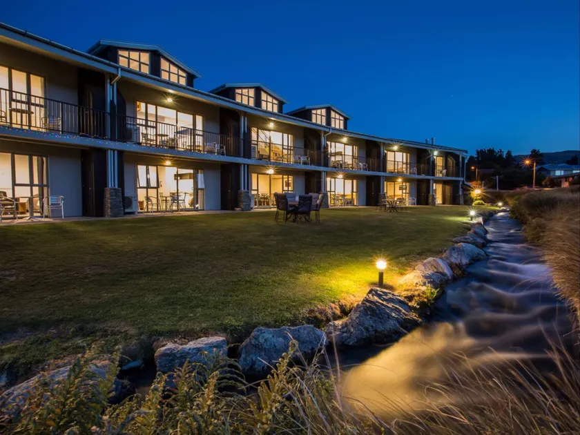 Clearbrook Motel & Serviced Apartments - Image 1