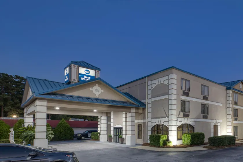 Best Western Executive Inn & Suites - Image 1