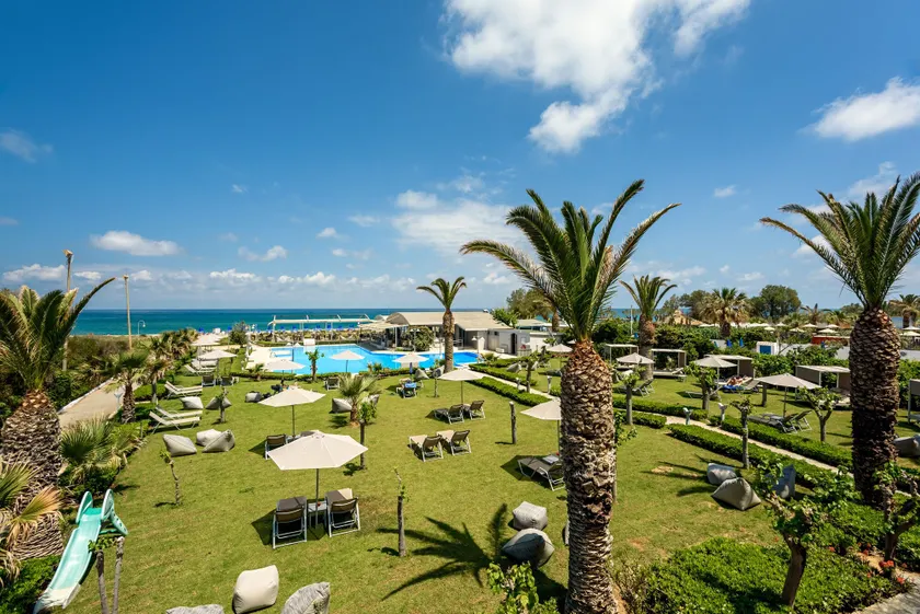 Marinos Beach Hotel - Image 1