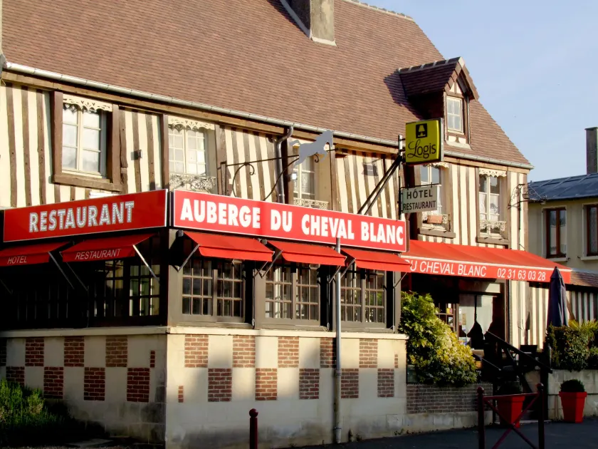 Logis hôtel restaurant Auberge Du Cheval Blanc - Image 1