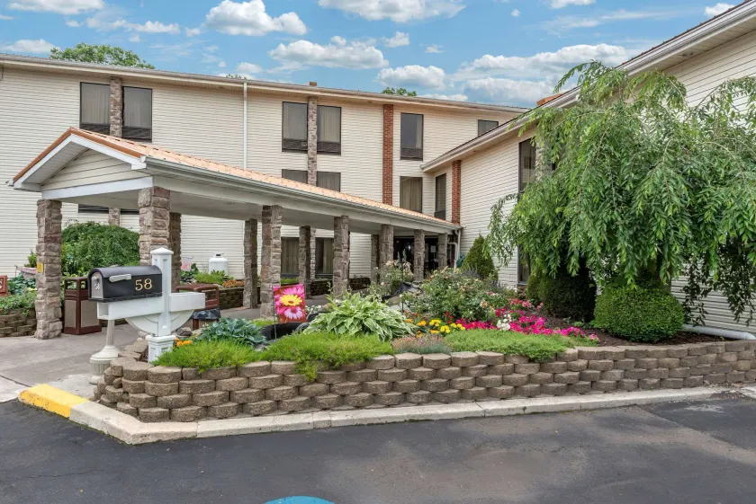 Comfort Inn West Hazleton - Image 1