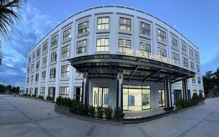 Bờ Biển Vàng Resort - Image 1