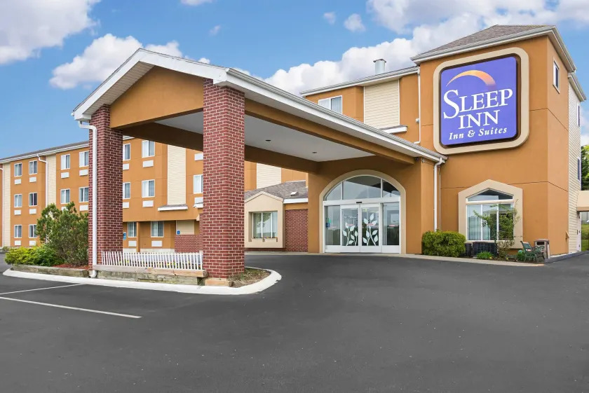 Sleep Inn & Suites Niantic North - Image 1