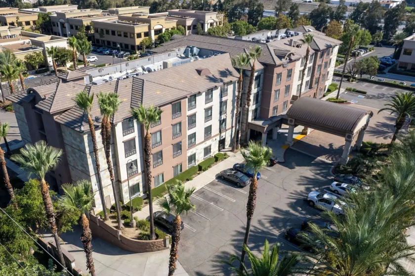 Country Inn & Suites by Radisson, Ontario at Ontario Mills, CA - Image 1