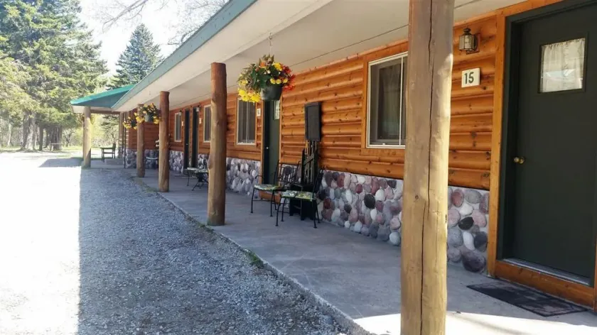 Hilltop Cabins and Motel - Image 1
