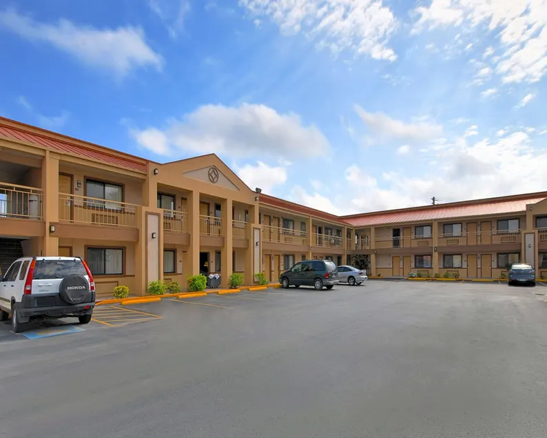 Americas Best Value Inn Kingsville - Image 1