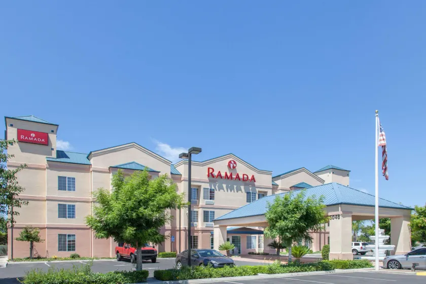 Ramada by Wyndham Fresno Northwest - Image 1