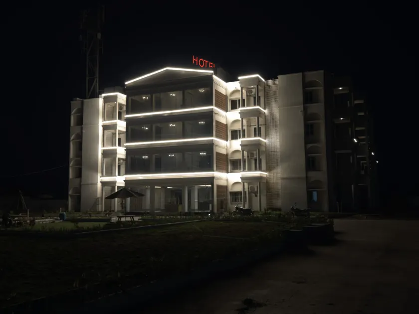 Hotel Millennium Plaza - Image 1