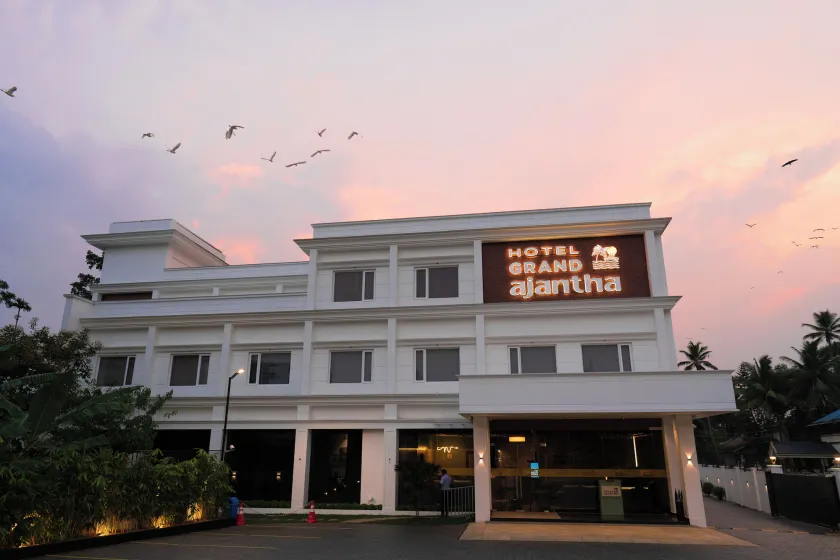 Hotel Grand Ajantha - Image 1