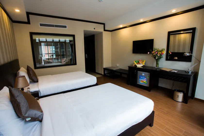 Top Hotel - Image 1