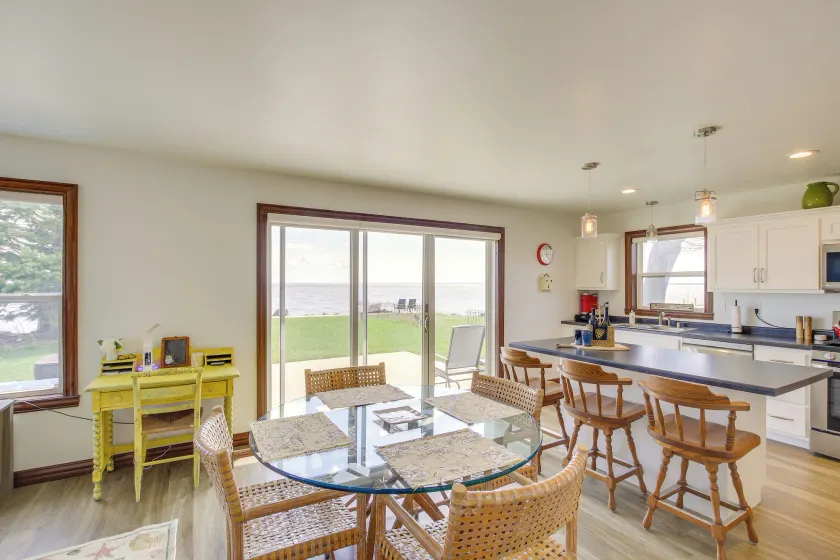 La Petit Maison - Lakefront Oshkosh Home! - Image 1