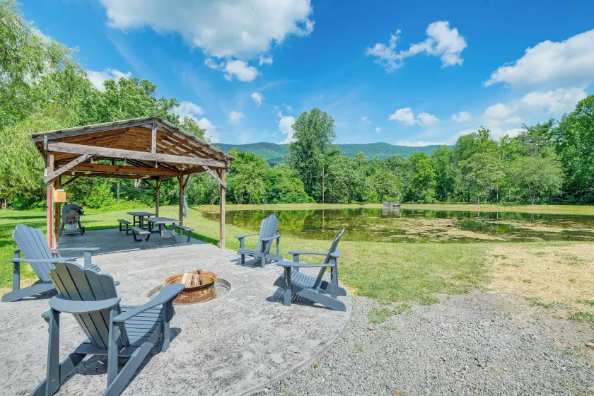 Mtn Views & Idyllic Setting! Clifton Forge Retreat - Image 1
