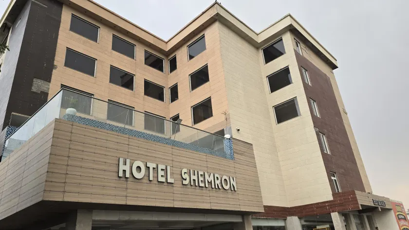 HOTEL SHEMRON - Image 1