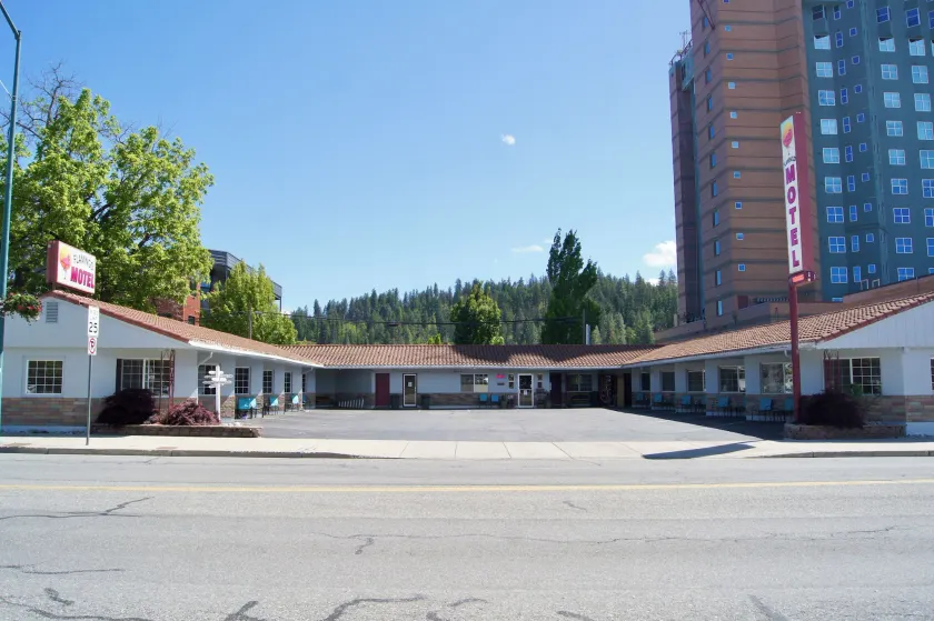 Flamingo Motel - Image 1