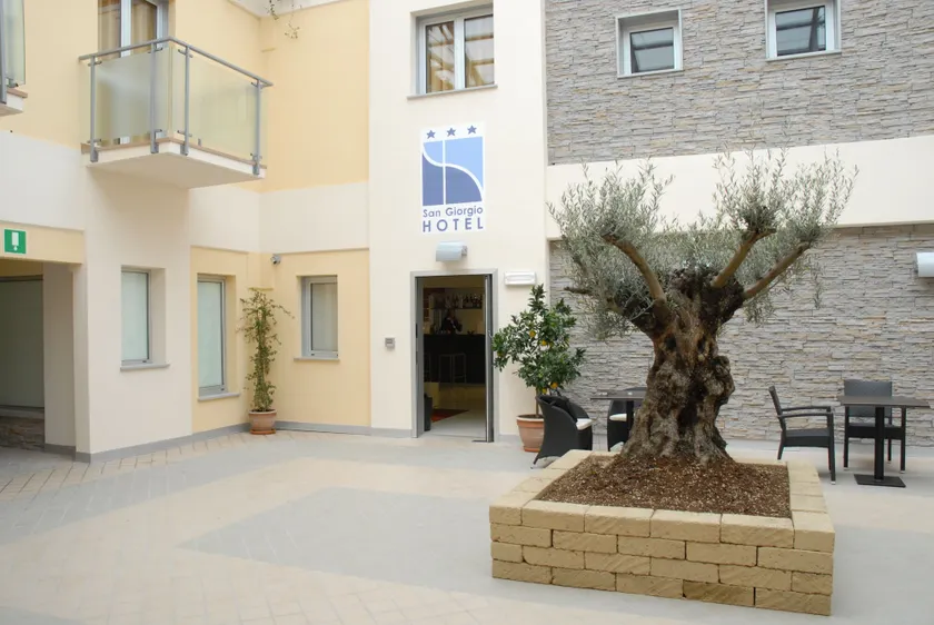 San Giorgio Hotel - Image 1
