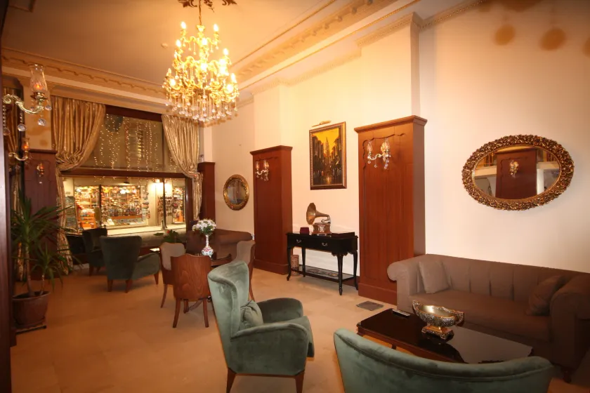 Sirkeci Park Hotel - Image 1