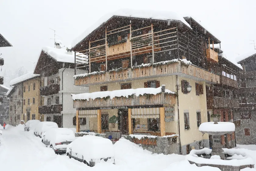 Albergo Centrale Forni - Image 1