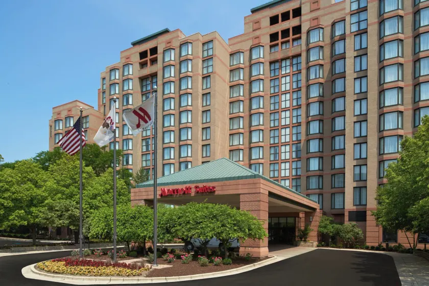Chicago Marriott Suites O'Hare - Image 1