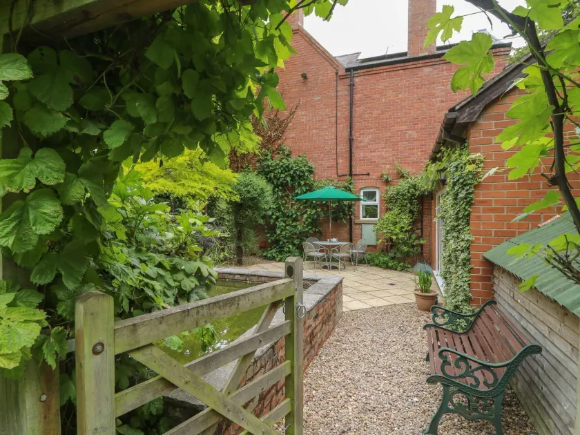 Lansdowne Lodge - Image 1