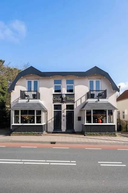 Boutique Pension Code Rosé - Image 1