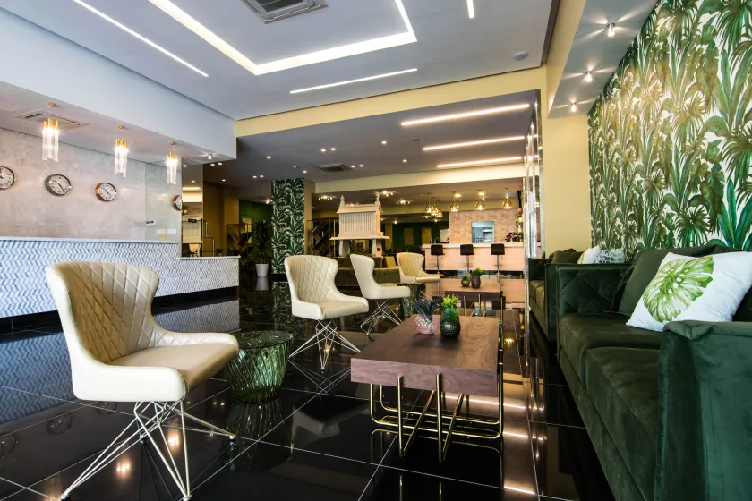 Innfiniti Hotel & Suites - Image 1