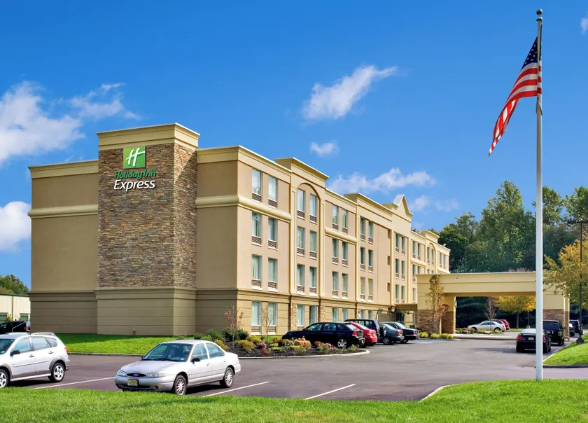 Holiday Inn Express & Suites West Long Branch - Eatontown by IHG - Image 1