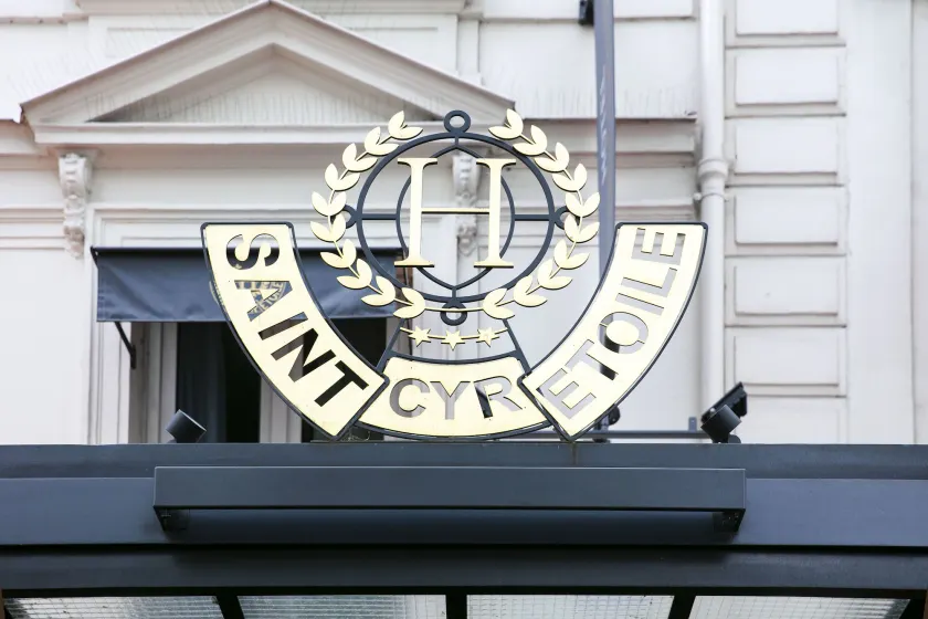 Hotel Saint Cyr Etoile - Image 1