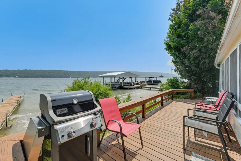 Dock & Rowboat: 'beechnut Bungalow' on Keuka Lake - Image 1