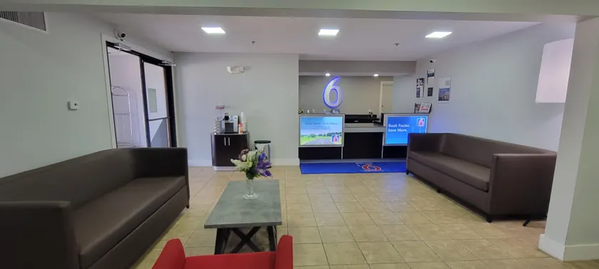 Motel 6-Kewanee, IL - Lobby