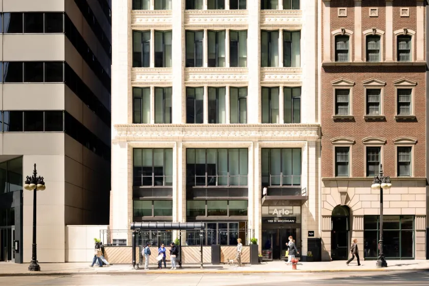Arlo Chicago - Image 1
