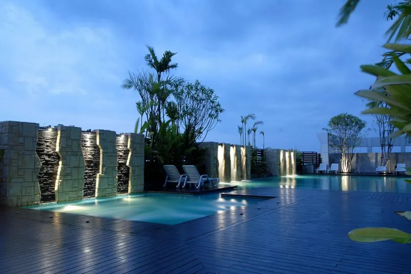 Sunee Grand Hotel - Image 1