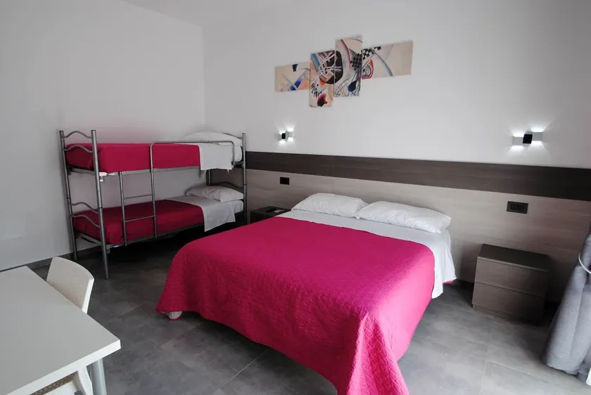 Novo Motel - Image 1