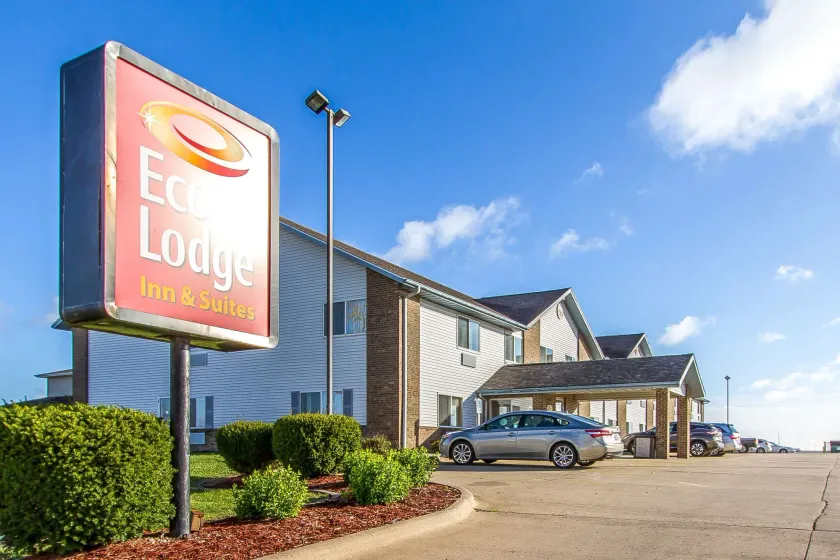 Econo Lodge Inn & Suites Pekin - Peoria Area - Image 1