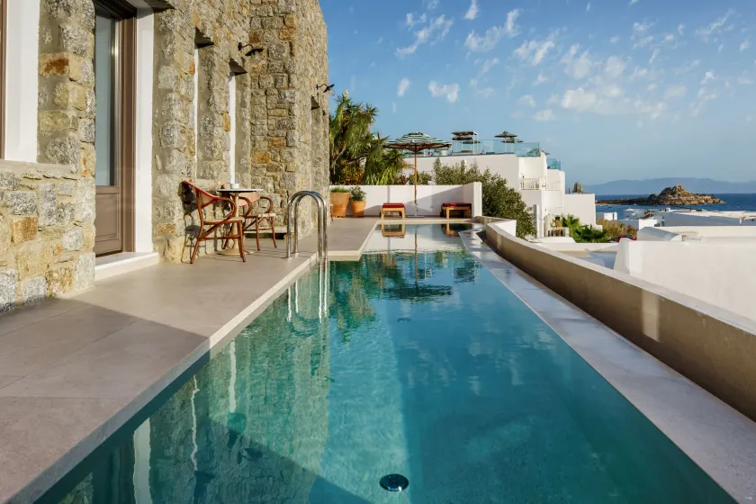 Pelican Bay Hotel - Image 1