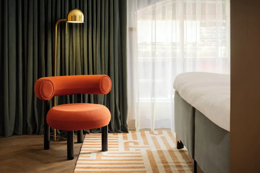 Carlton George Hotel - Image 1