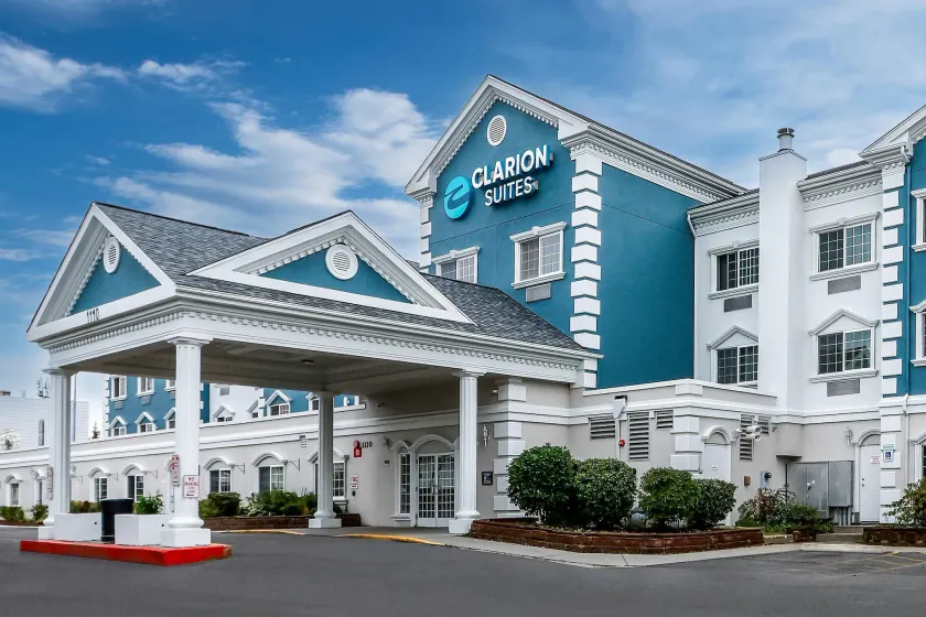 Clarion Suites Anchorage Downtown - Image 1