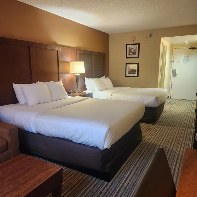 Best Western Chocolate Inn at the Park - Image 1