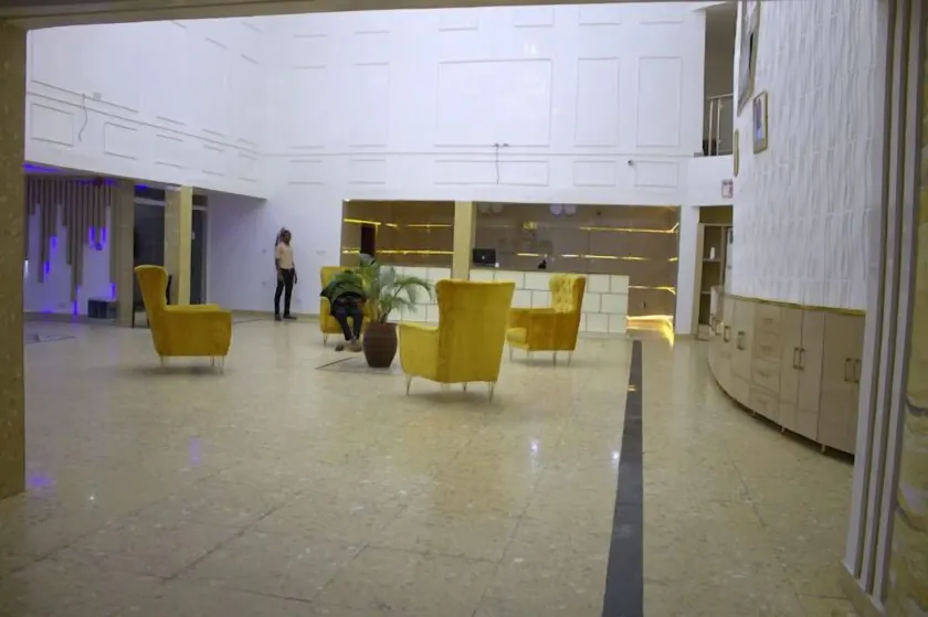 Viraaj Grand Hotel - Indgang