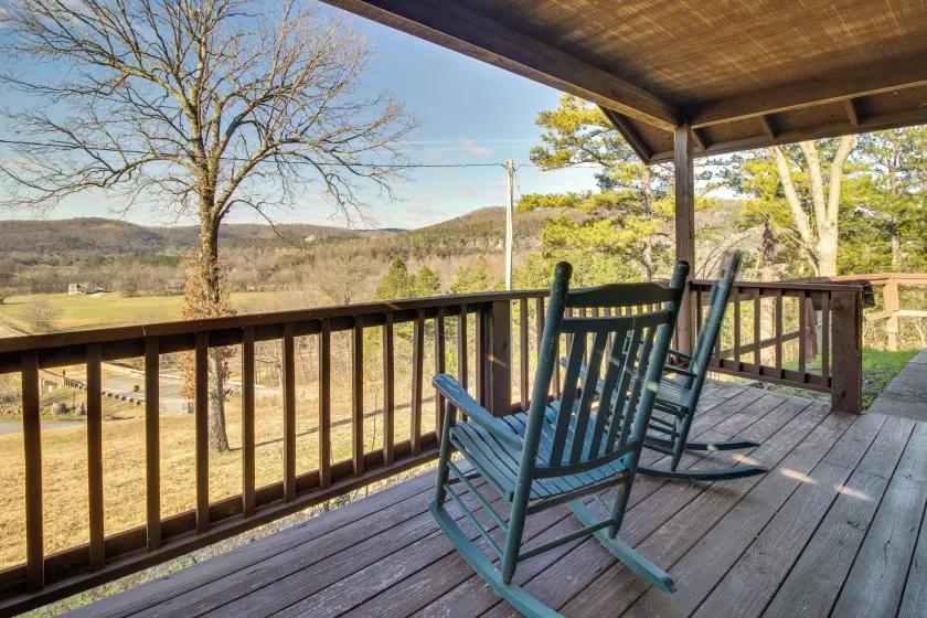 Fish, Hike & Unwind: Getaway in Mountain View! - Image 1