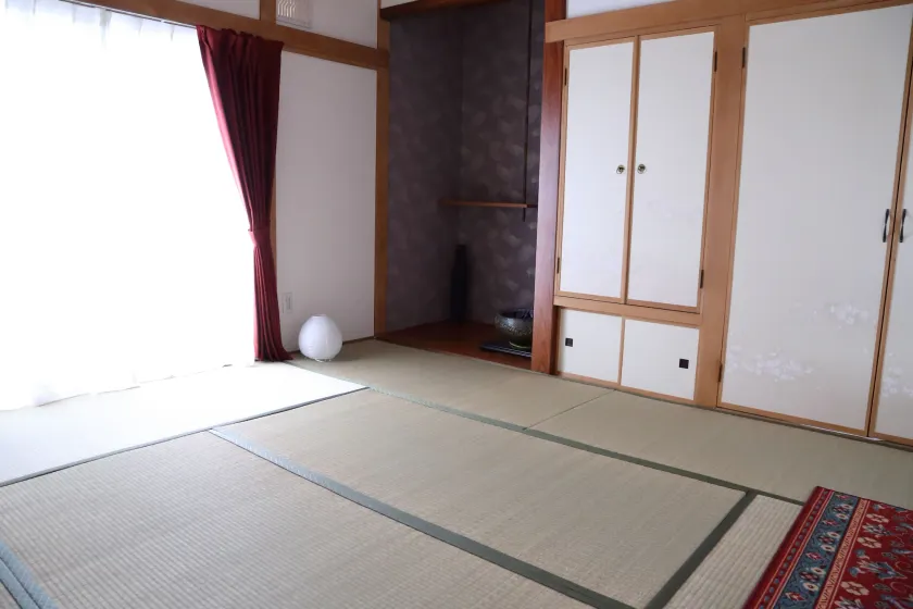B&B HOTTA - Image 1