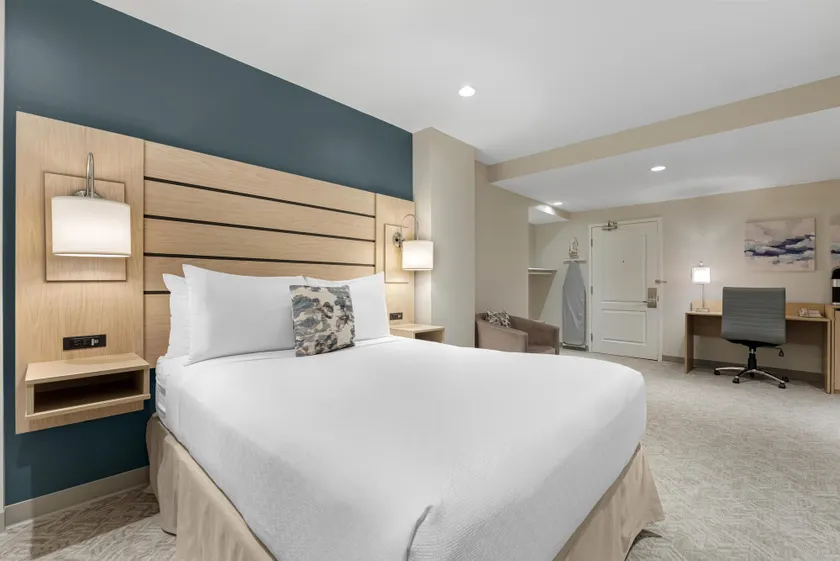 Best Western Plus Baker Street Inn - Image 1