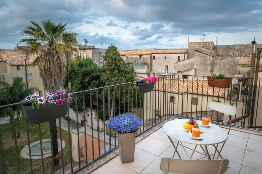 Hotel Vittorio Veneto - Image 1