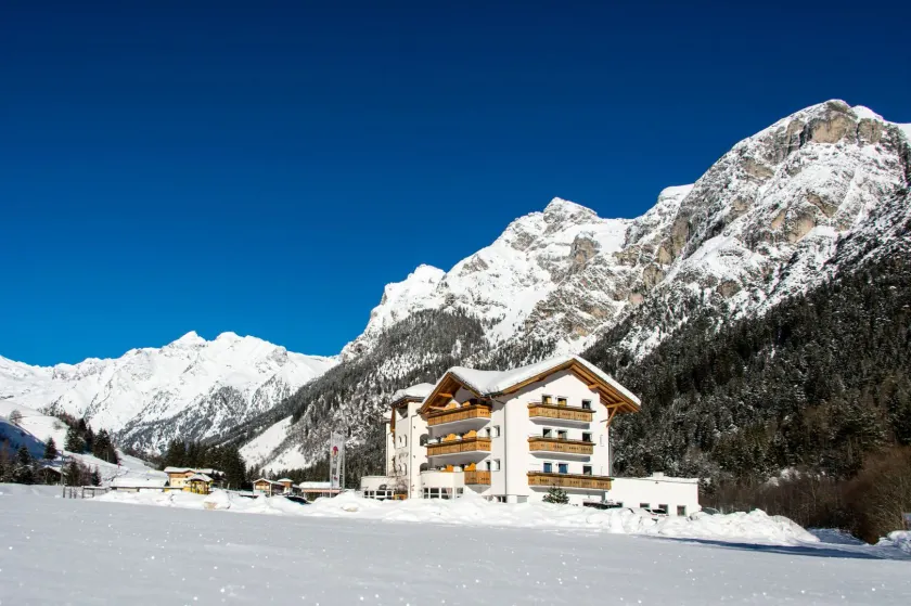 Hotel Alpin - Image 1