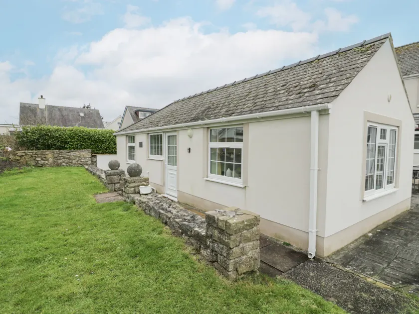 Halcyon Annexe - Image 1