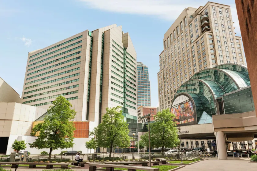 Embassy Suites by Hilton Indianapolis Downtown - Image 1