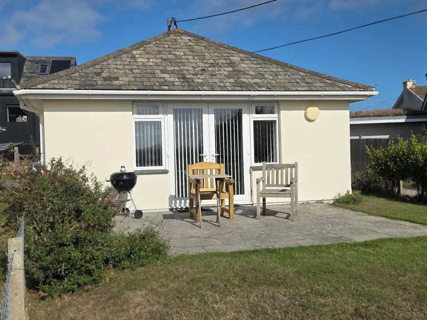 Freefolk Cottage - Image 1