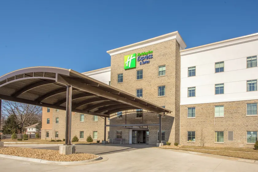 Holiday Inn Express & Suites Shawnee - Kansas City West by IHG - Image 1
